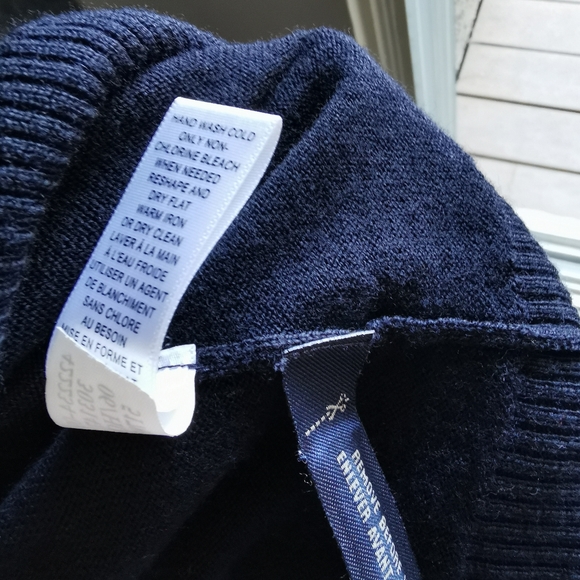 Banana Republic V Neck  Sweater SizeM - Picture 3 of 6